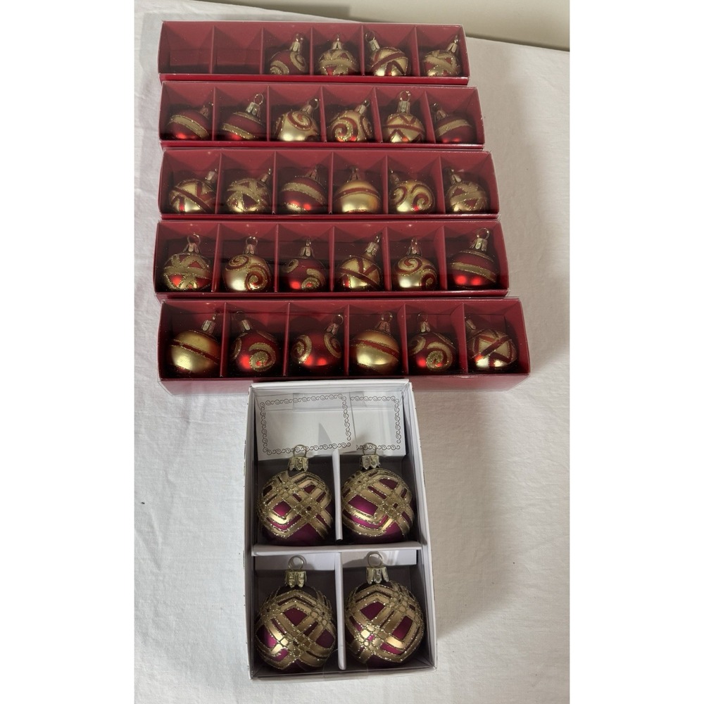 Pier 1 Imports Red Gold Place Card Holders Christmas Ornaments 32 Total